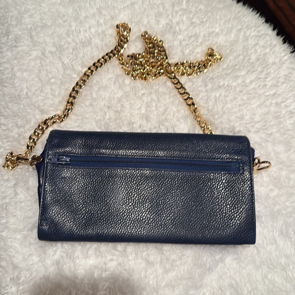 CHANEL Navy Blue Crossbody Bag with Gold Chain - Picture 2 of 16